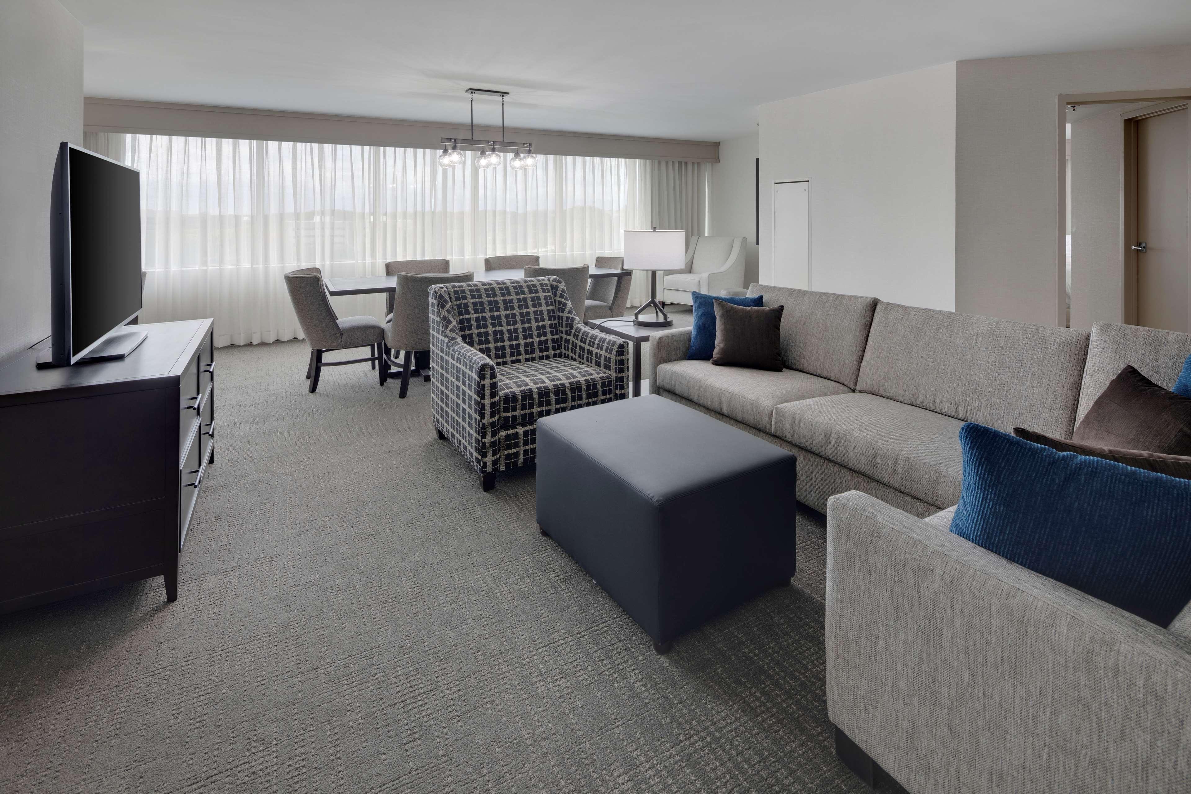 Embassy Suites By Hilton Detroit Troy Auburn Hills Екстер'єр фото