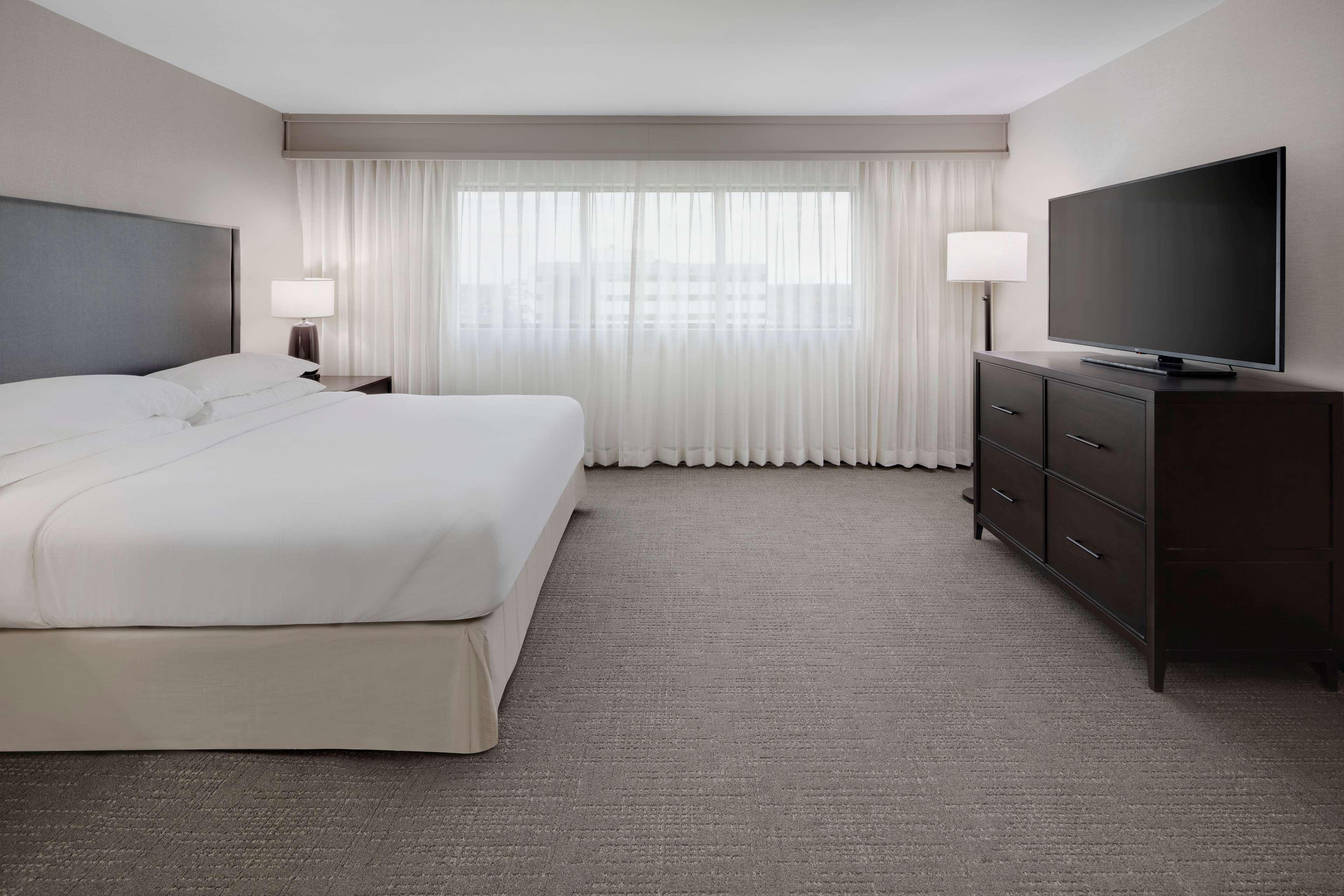Embassy Suites By Hilton Detroit Troy Auburn Hills Екстер'єр фото