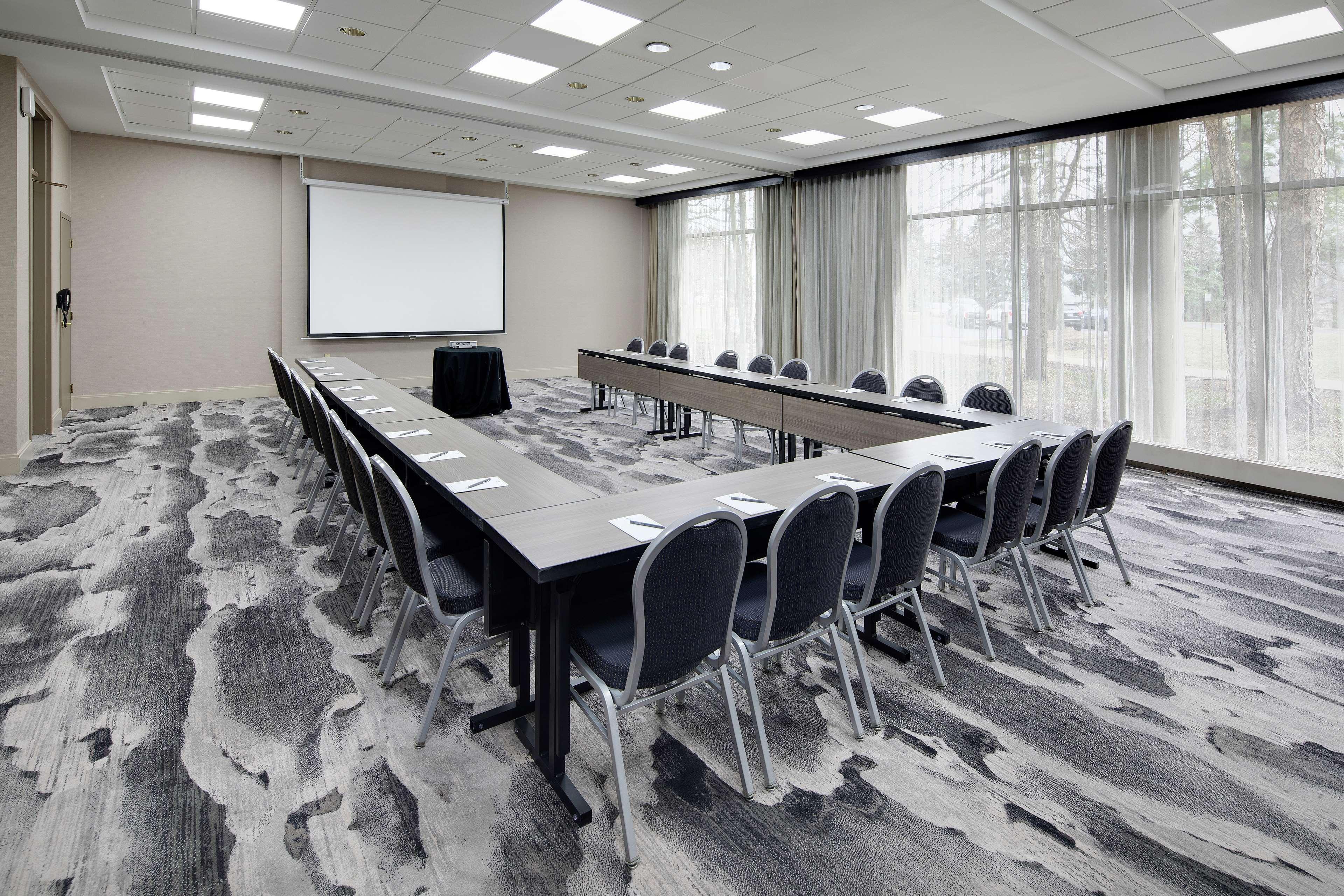 Embassy Suites By Hilton Detroit Troy Auburn Hills Екстер'єр фото