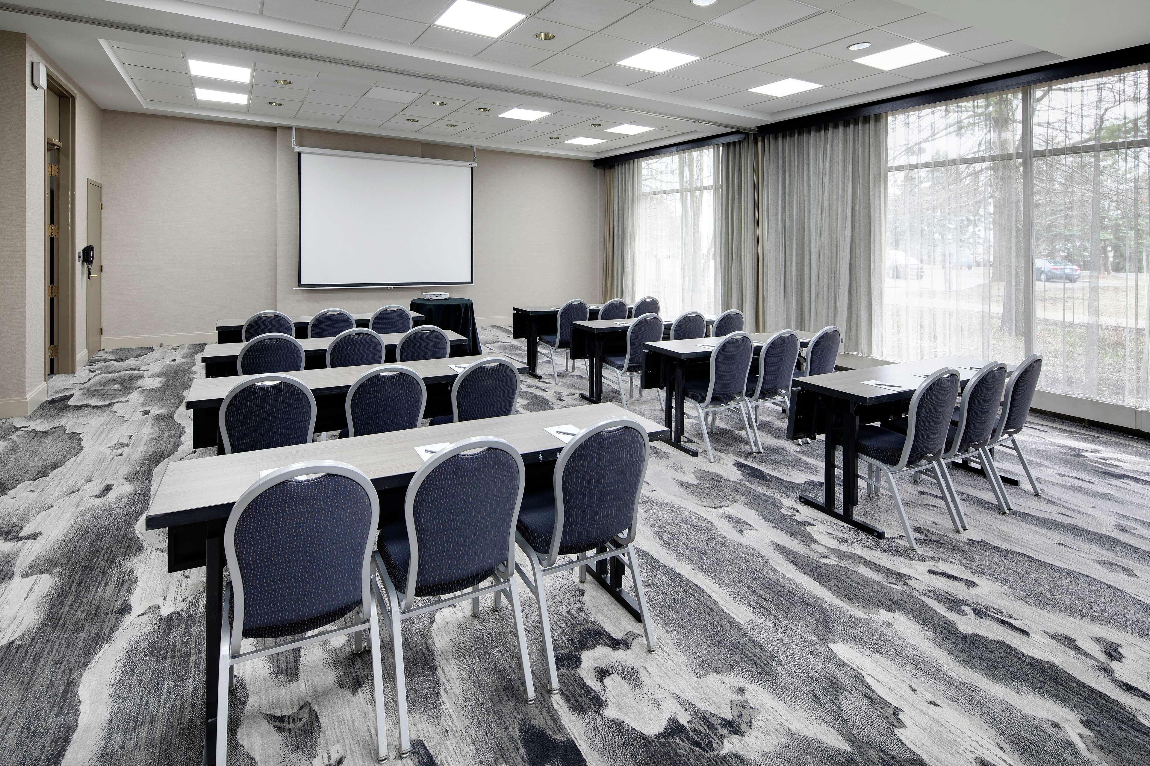 Embassy Suites By Hilton Detroit Troy Auburn Hills Екстер'єр фото
