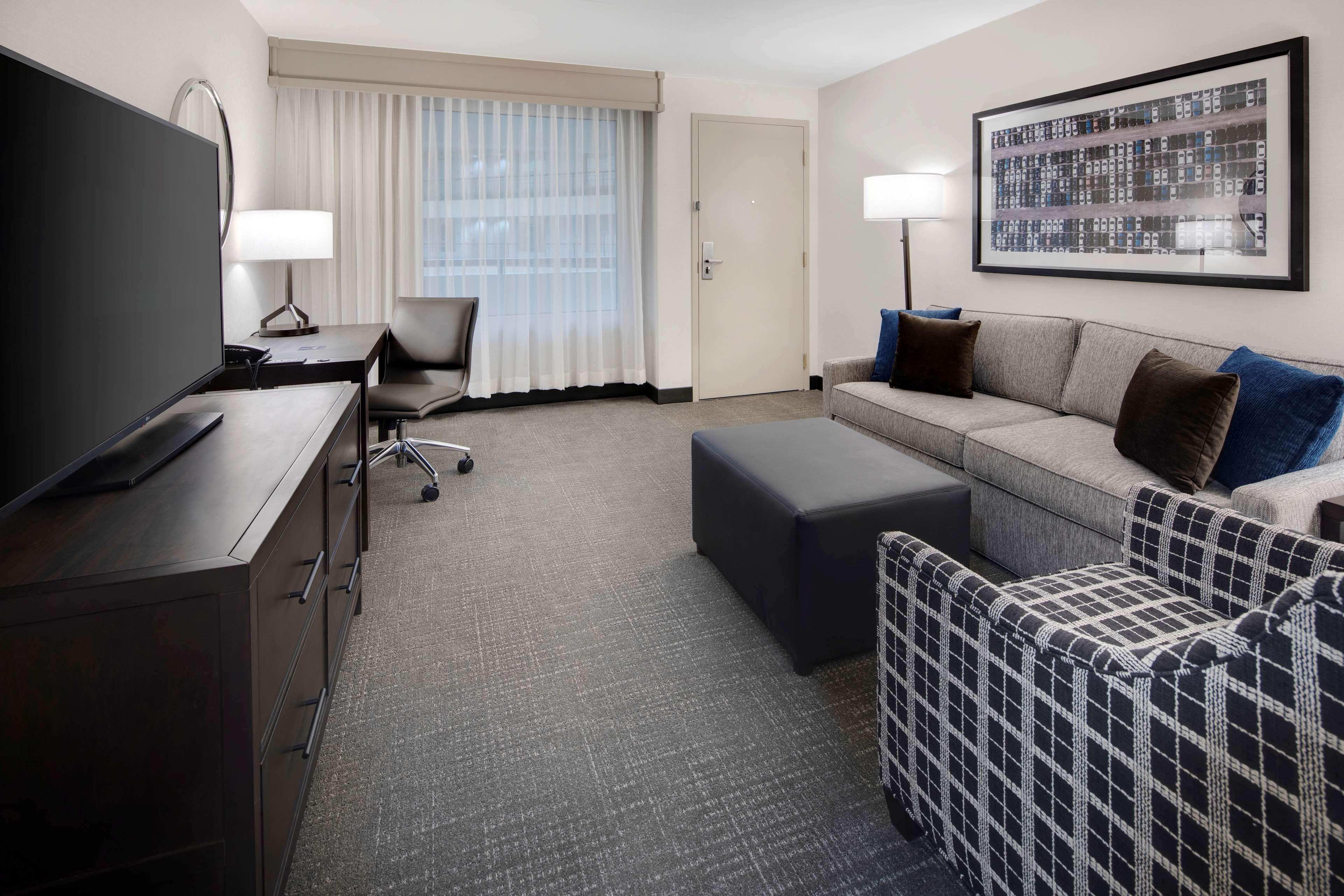 Embassy Suites By Hilton Detroit Troy Auburn Hills Екстер'єр фото
