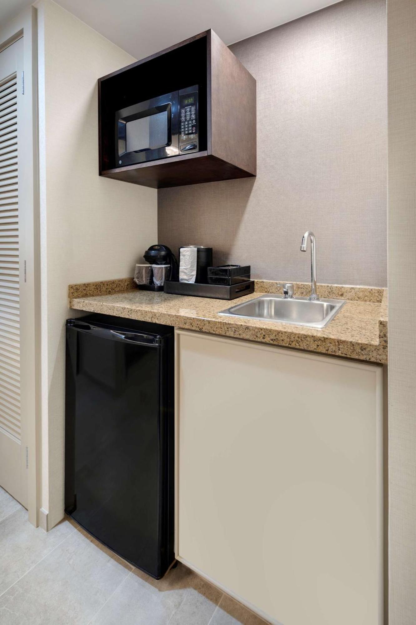 Embassy Suites By Hilton Detroit Troy Auburn Hills Екстер'єр фото