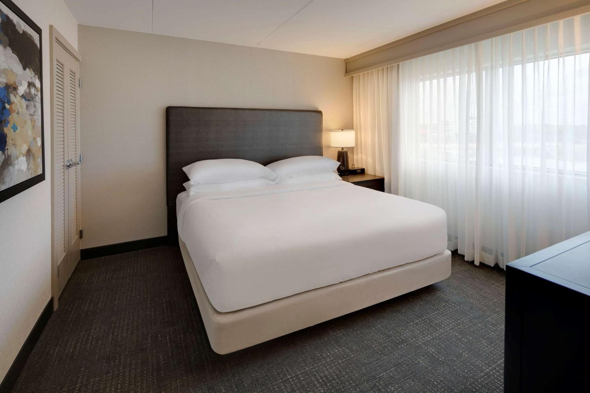 Embassy Suites By Hilton Detroit Troy Auburn Hills Екстер'єр фото