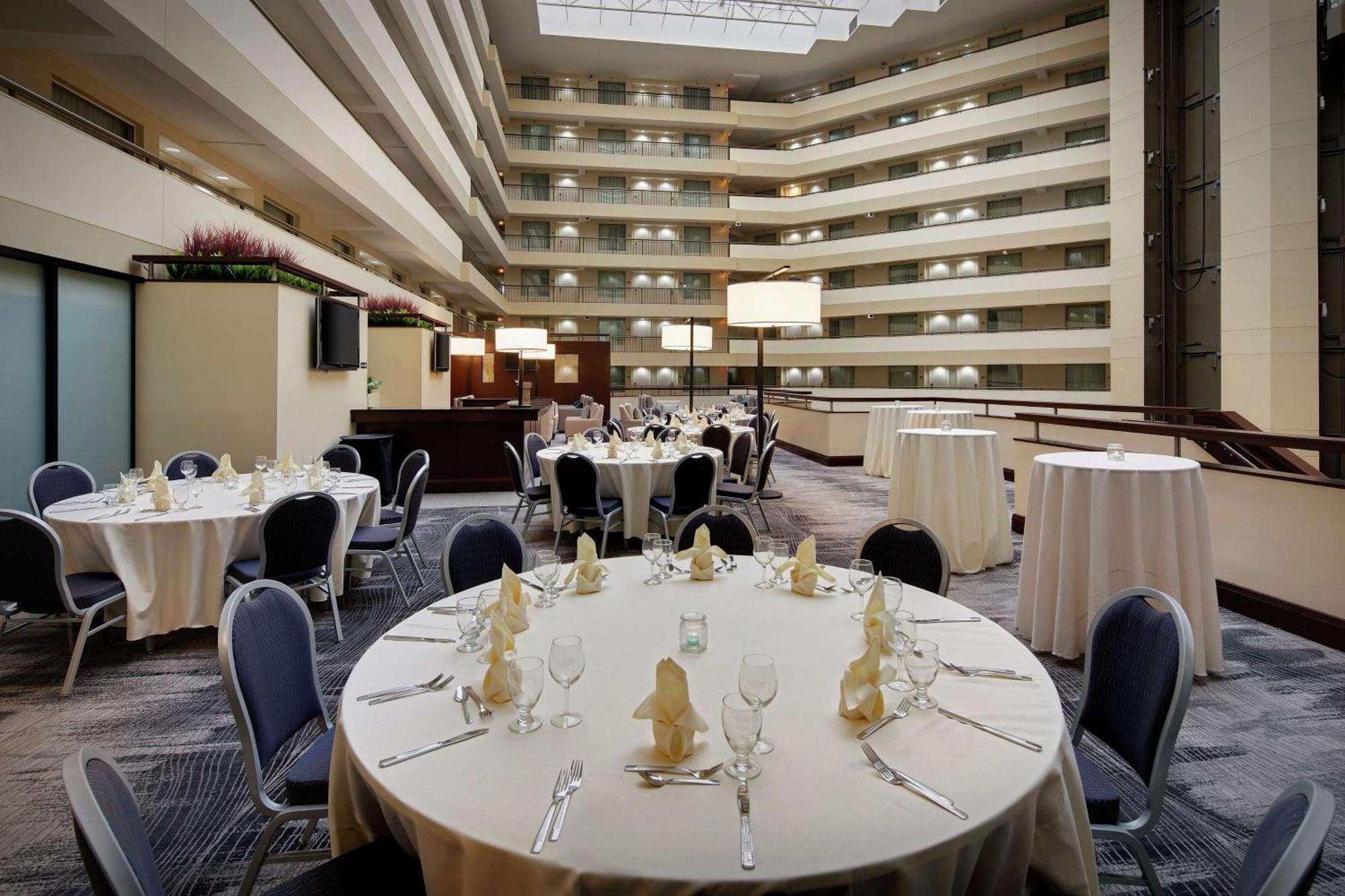 Embassy Suites By Hilton Detroit Troy Auburn Hills Екстер'єр фото